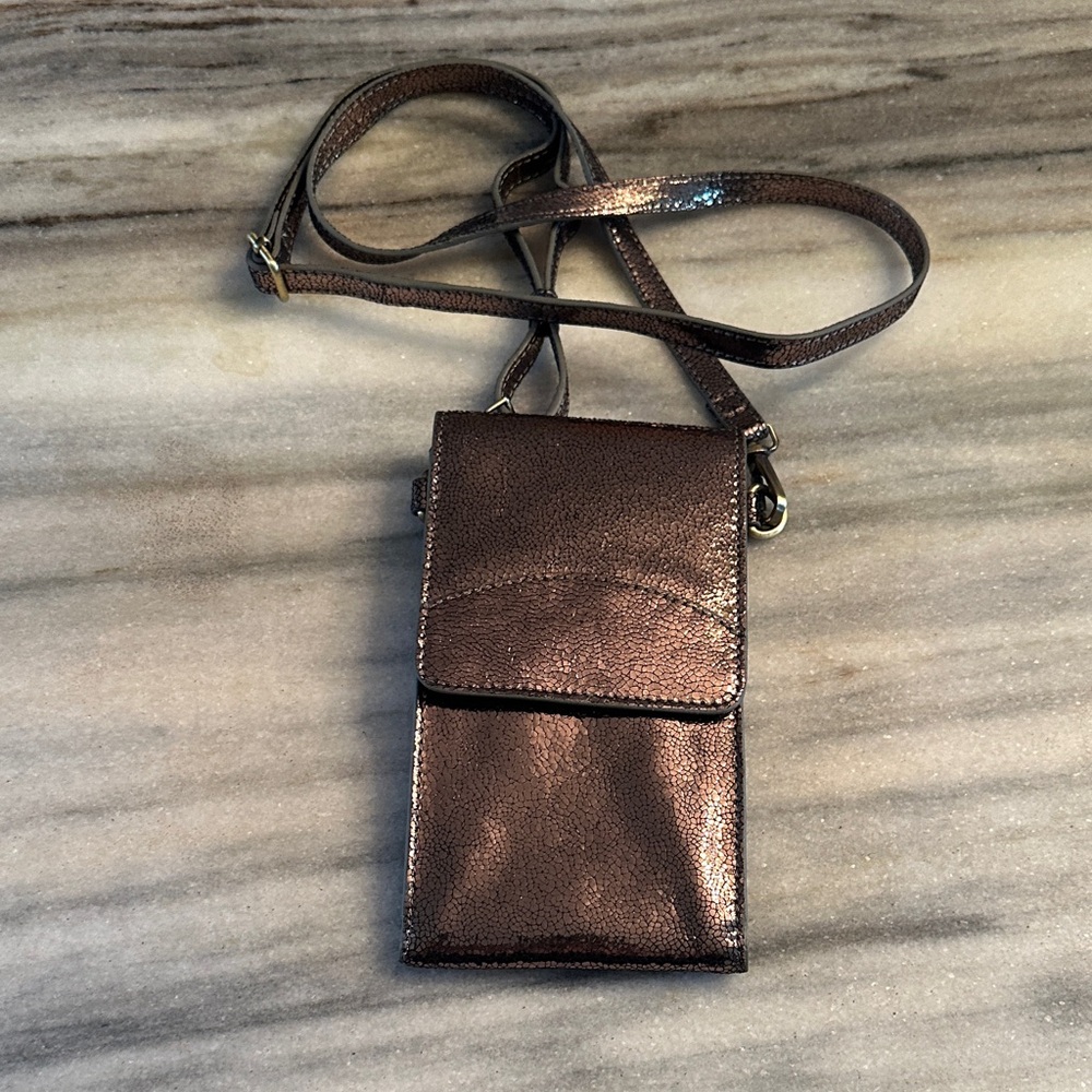 “ON THE GO” leather phone bag by The Good Collective